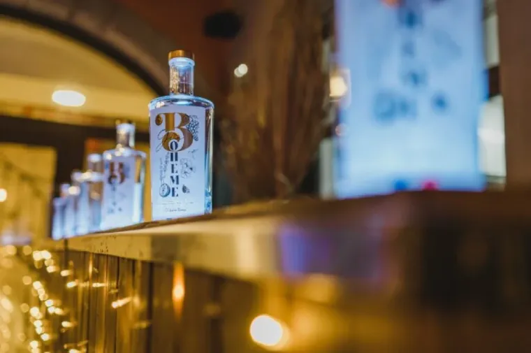 L'utilisation du gin en cuisine avec une recette de gravlax de saumon au Gin Bohème, Toulouse, FRENCH BOTTLE